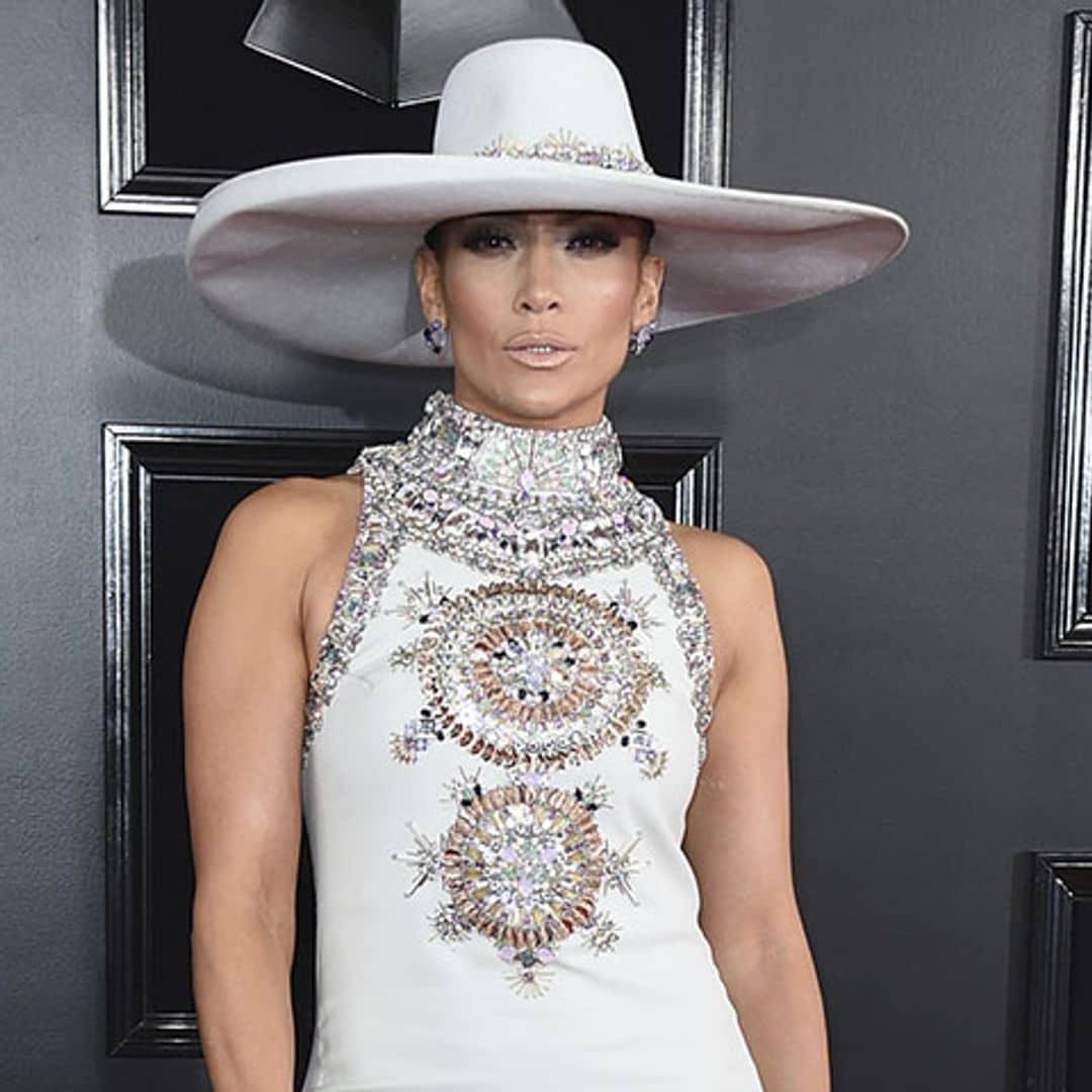 Las elecciones de alfombra roja más impactantes y comentadas de los Grammy
