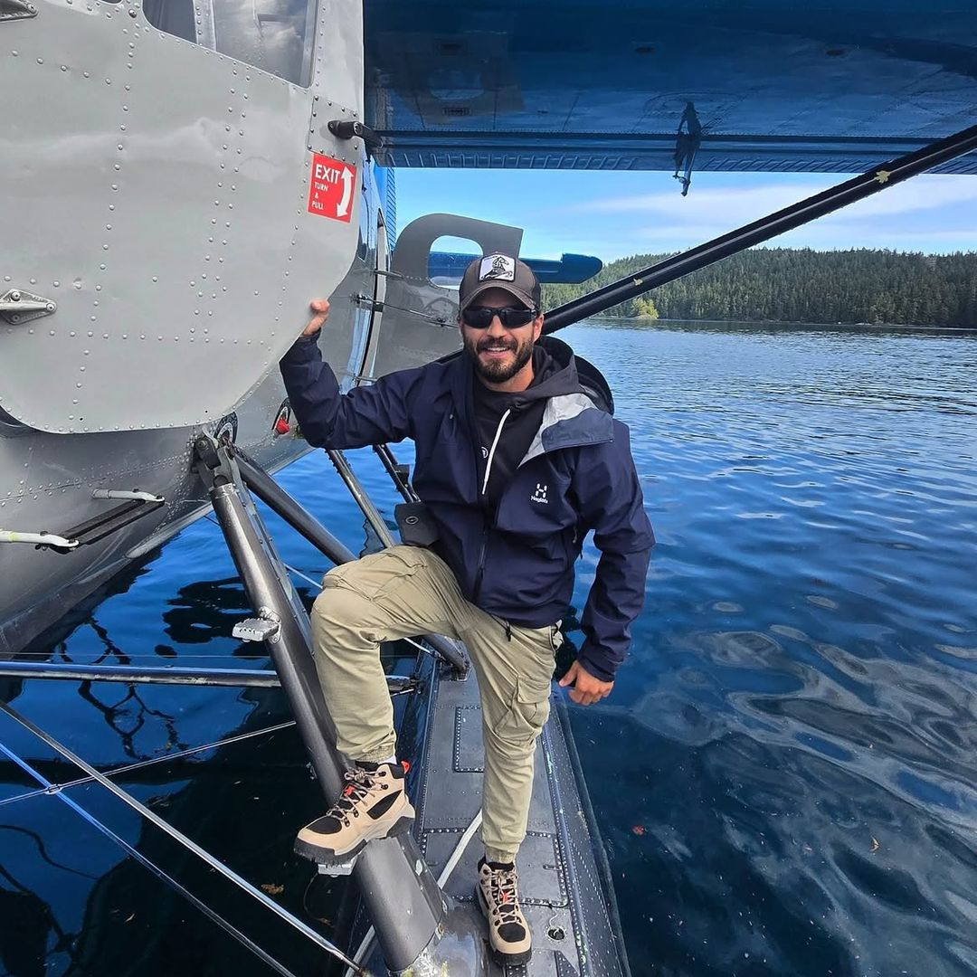 El viaje que marcó para siempre a Maxi Iglesias: naturaleza salvaje, osos y algunas de las islas más remotas de Canadá
