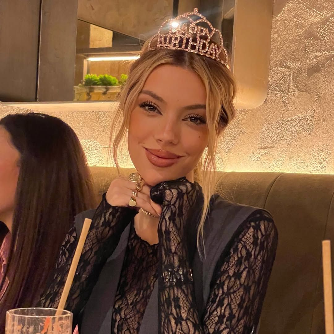 Alejandra Rubio, ‘princesa por sorpresa’ junto a Carlo Costanzia y Terelu Campos: así ha celebrado su cumpleaños