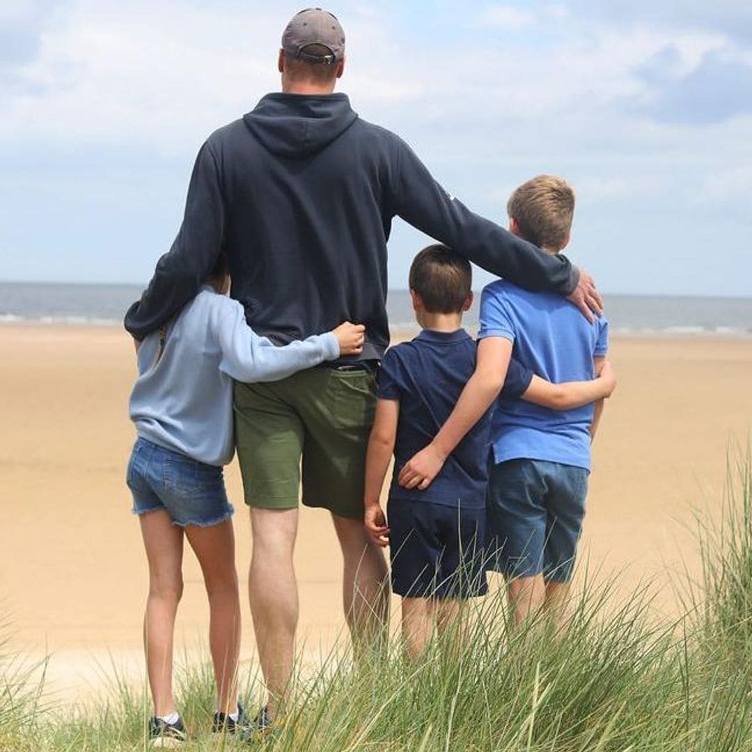 El nuevo retrato del Príncipe William y sus hijos, tomado por Kate Middleton, con el que han celebrado el Día del Padre