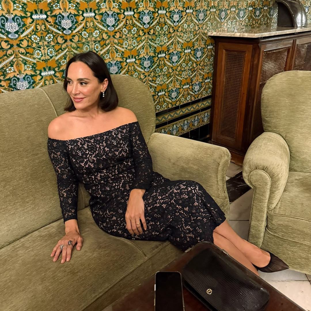 Tamara Falcó, impecable con su vestido de encaje negro en la boda de la hija de los marqueses de Boil