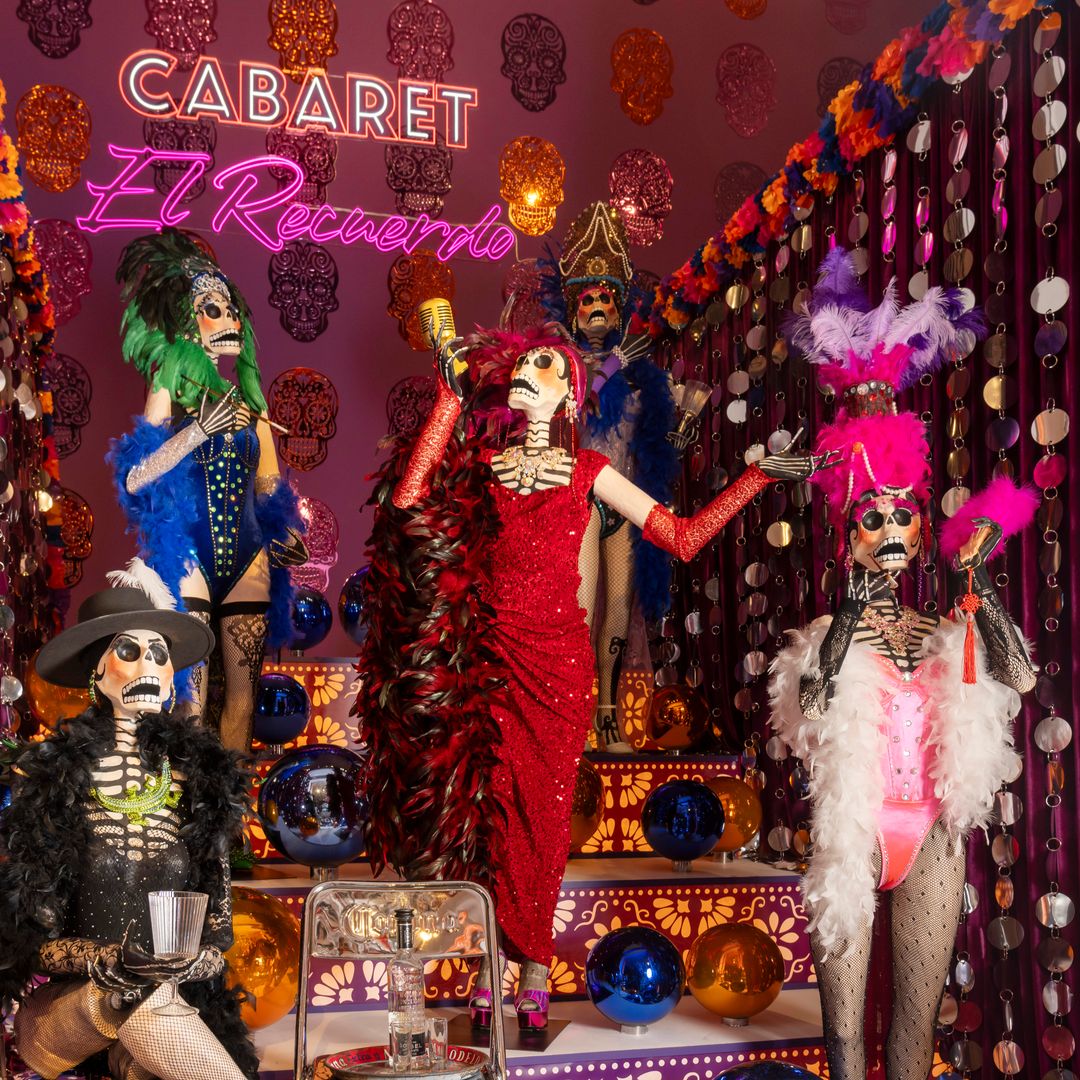 El Cabaret, altar de muertos en Casa de México 2025