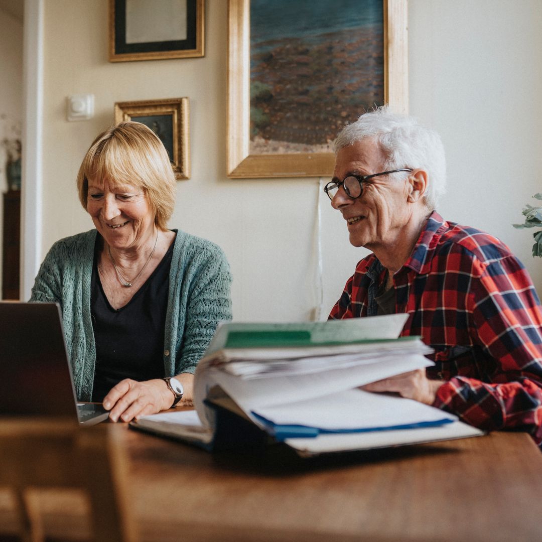 Un experto en pensiones aclara la gran confusión: así funciona el recorte si sumas viudedad y jubilación