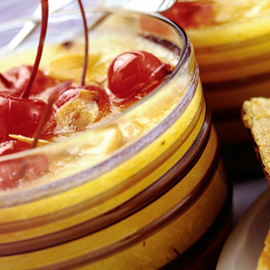 Vasito de mango con cerezas al marrasquino