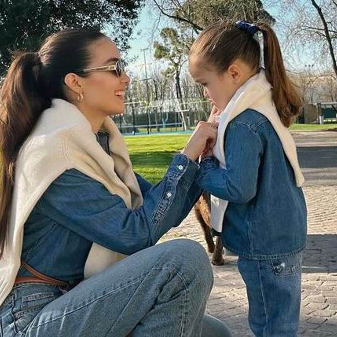 Blu, la hija de Sharon Fonseca y Gianluca Vacchi, derrite las redes con tierno gesto a sus padres