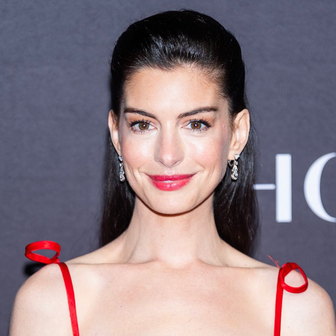 Las fotos que confirman el 'pacto con el diablo' de Anne Hathaway: "Está más guapa que hace años"