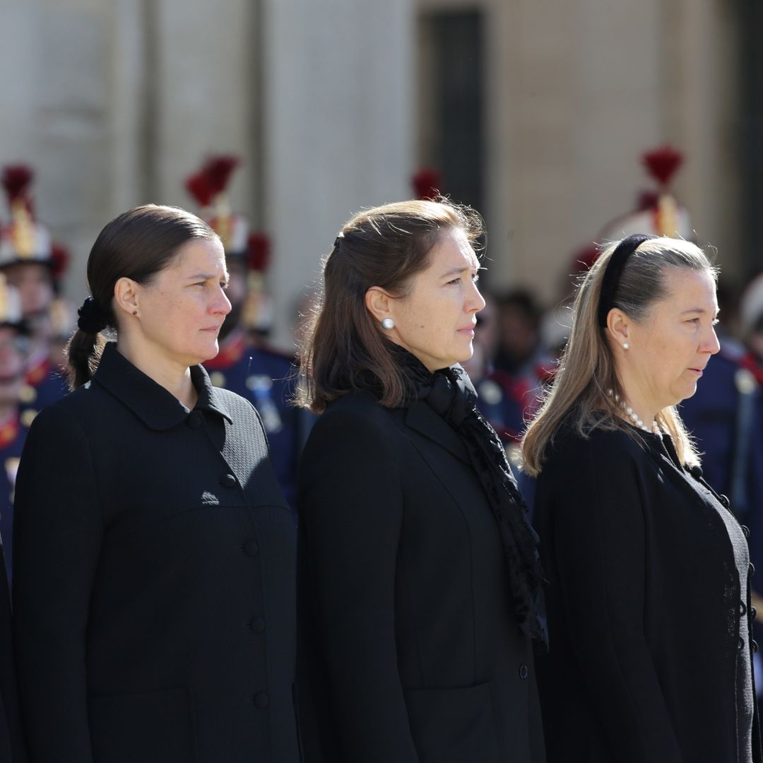 En la imagen Victoria , Ines Maria , Maria Paloma y Cristina de Borbon dos Sicilias