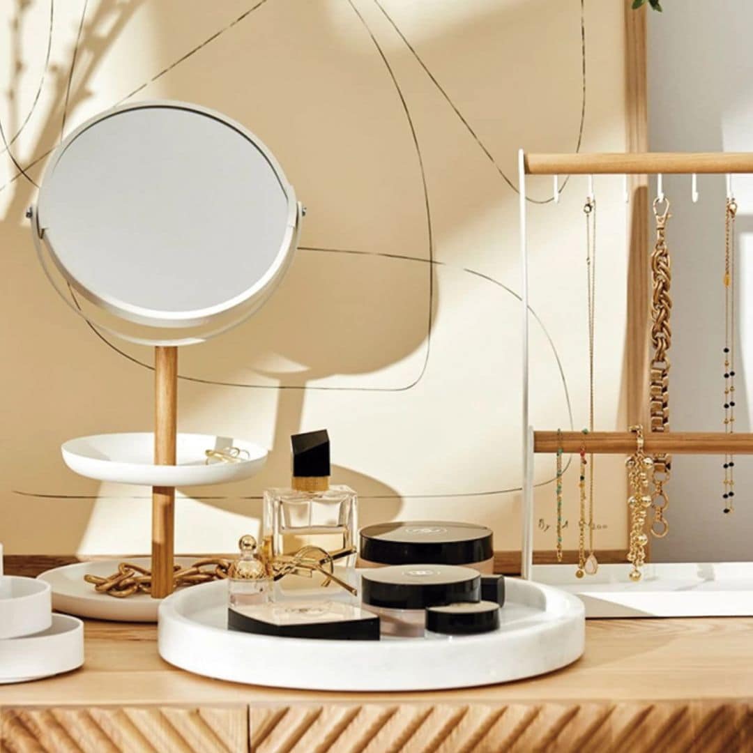 Cómo organizar tus joyas y hacer un estiloso colgador DIY para ellas