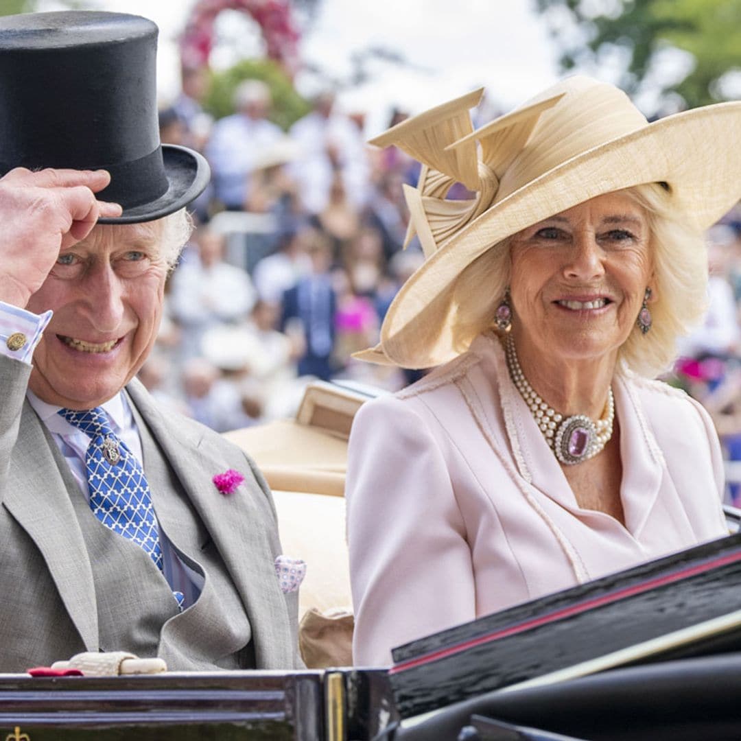 La reina Camilla recicla en Ascot el look que llevó en la boda de Harry y Meghan