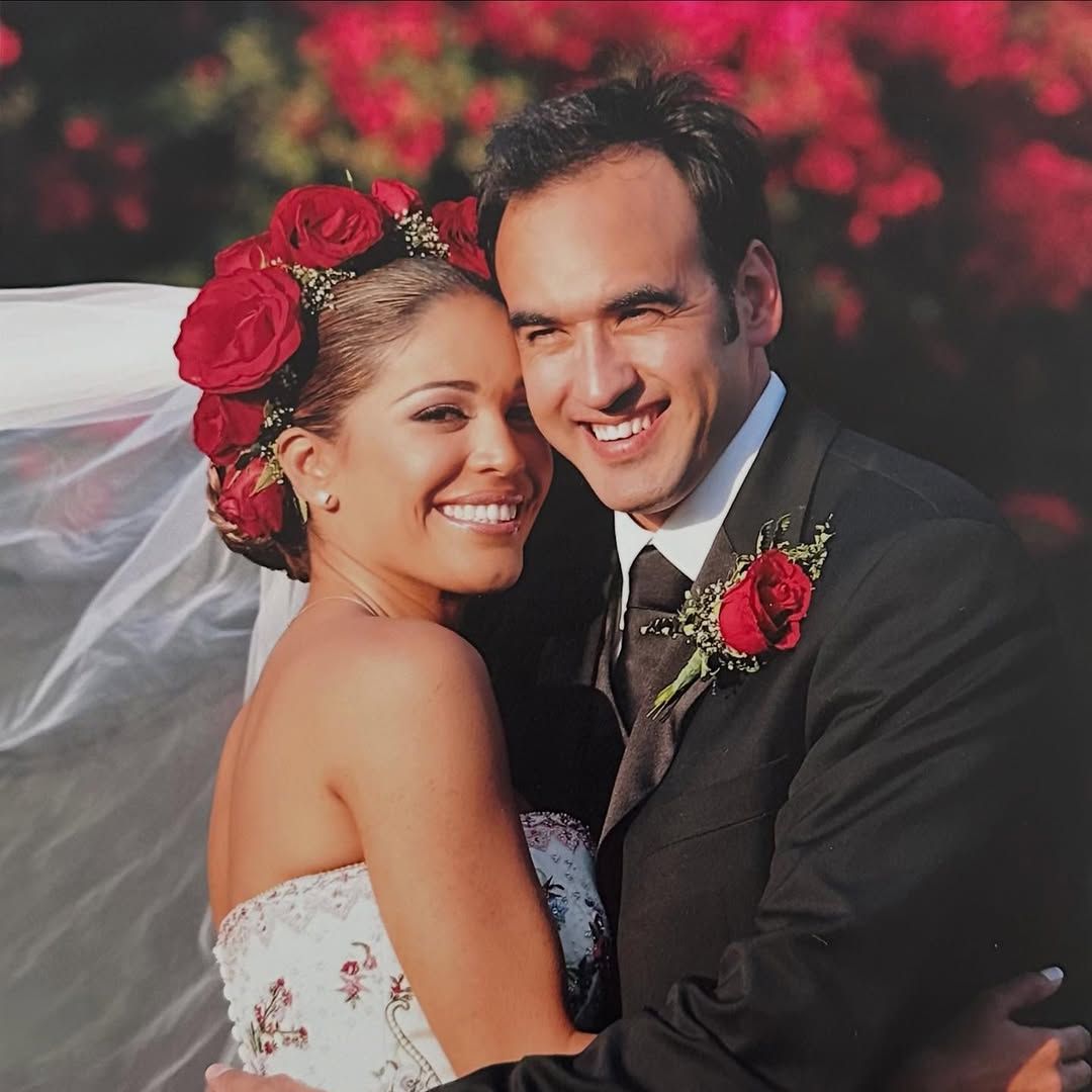 Karla Martínez, ajena a los rumores sobre su vida personal, celebra 20 años de casada con Emerson Peraza