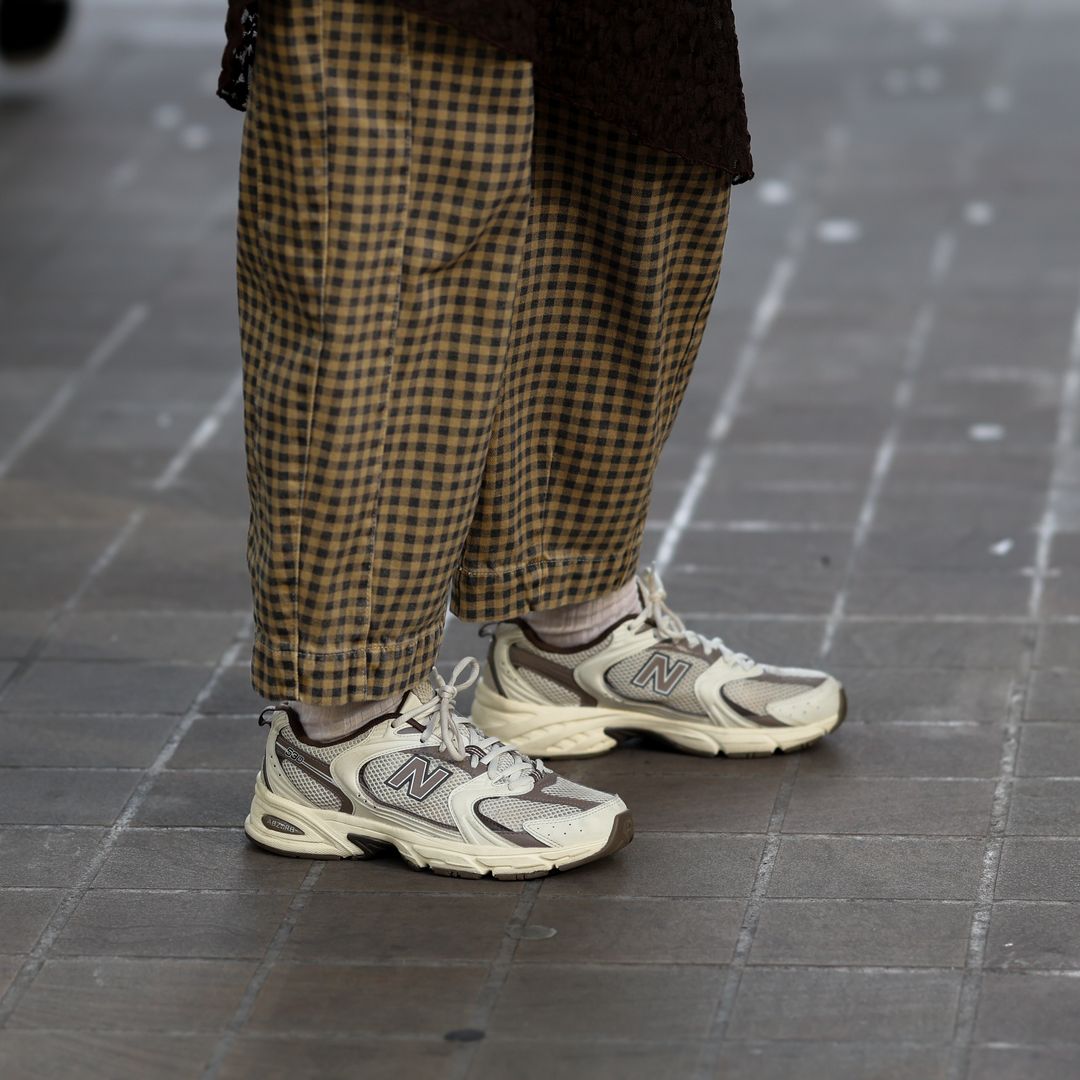 Las 4 zapatillas para la fascitis plantar más recomendadas de 2026 si padeces este dolor