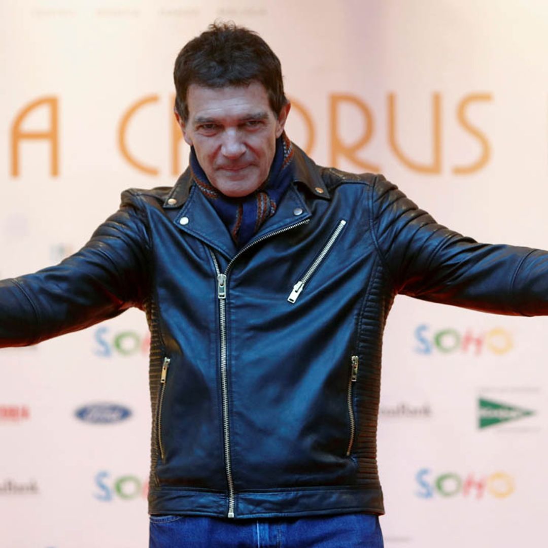 Una banda de música, pancartas y la 'troupe' Almodóvar: Así fue el estreno de Antonio Banderas en Málaga