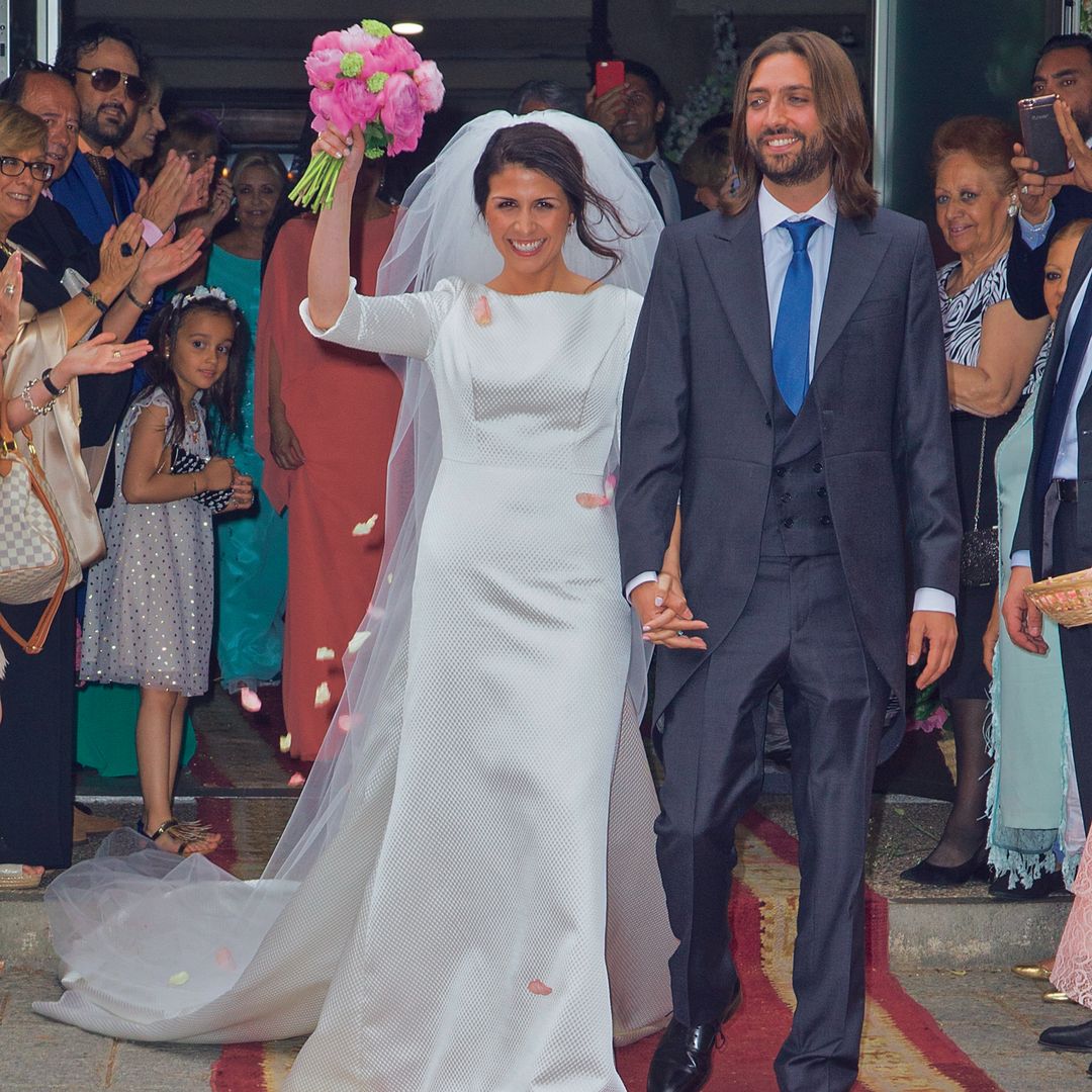 Los recién casados, Sara Verdasco y Juan Carmona, a la salida de la iglesia