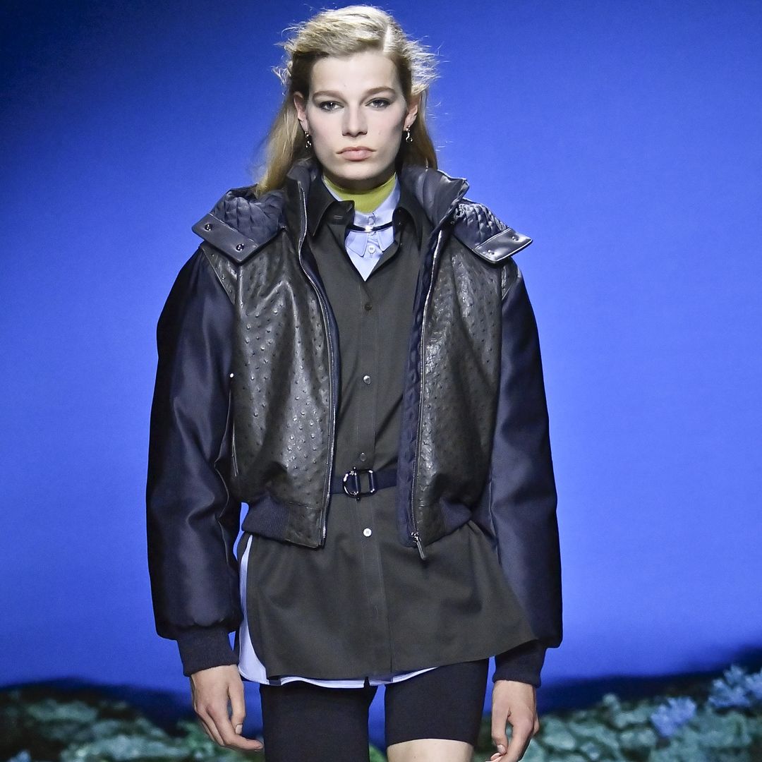 Abrigos, 'jodhpurs' y botas altas: así querrás combinar tus prendas de cuero según Hermès