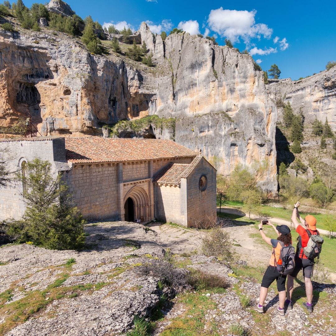 Las 8 ermitas más bonitas de España y perfectas para hacer una ruta de senderismo en torno a ellas