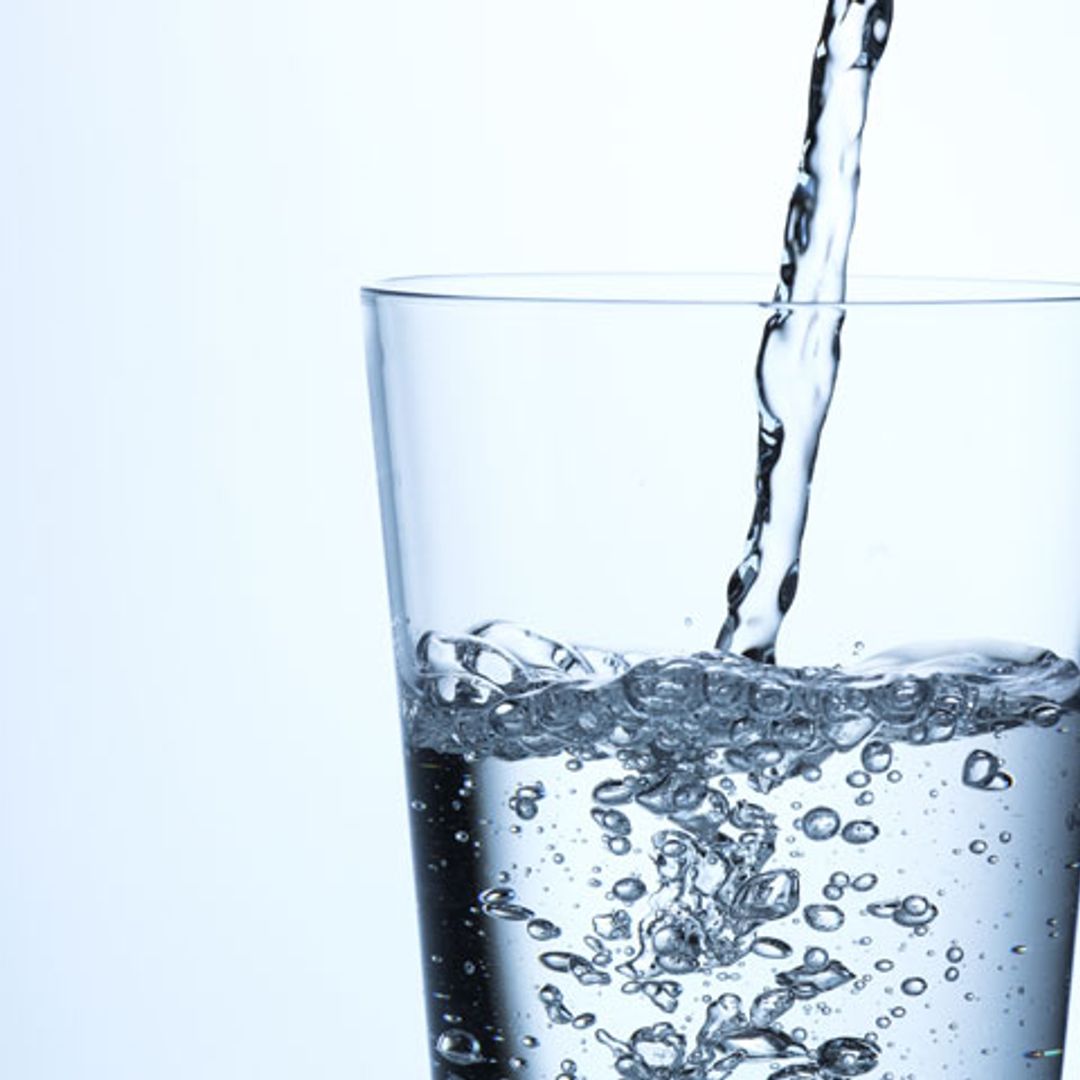 Agua mineral o del grifo: ¿cuál es más saludable?
