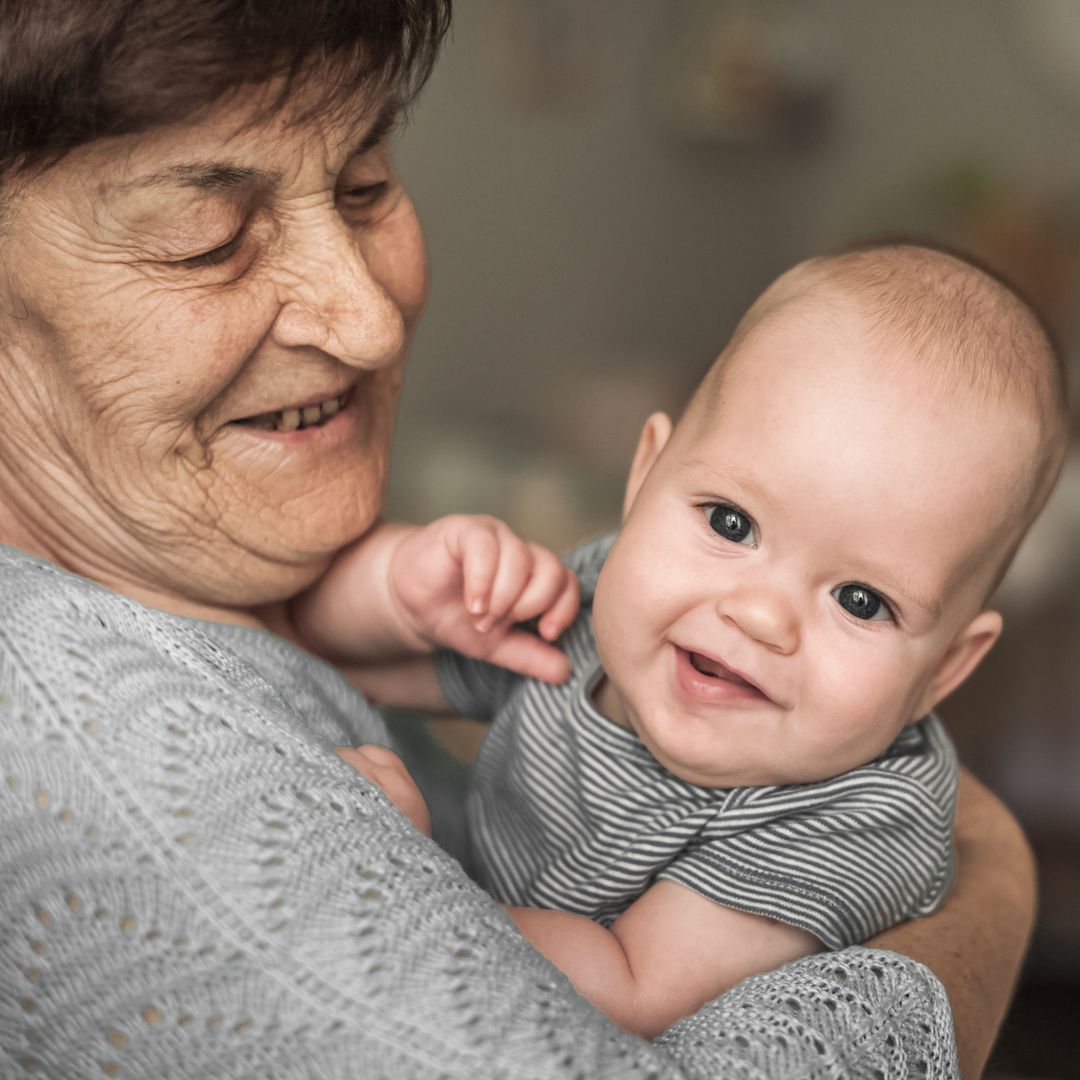 Lo que dice la psicología sobre el papel de la abuela materna en el desarrollo de los niños: "Incrementa la riqueza en su crianza"