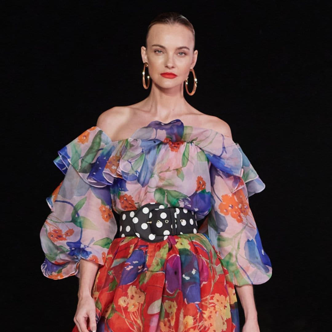 El desfile lleno de color (y sensualidad) de Carolina Herrera: orquídeas estampadas, volúmenes y tops de bikini