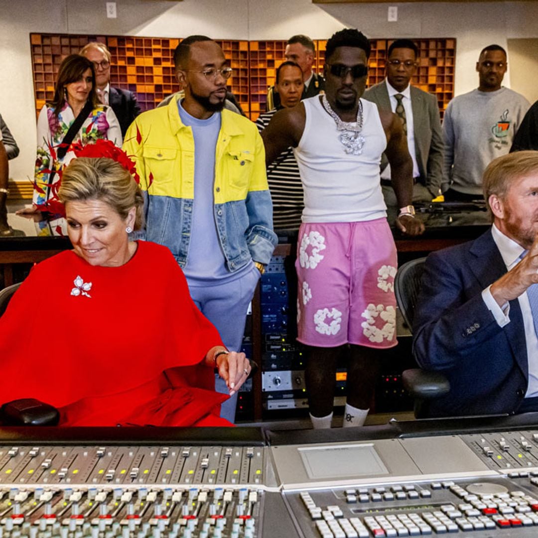 Guillermo de Países Bajos, acompañado por la reina Máxima, viaja a la capital del hip-hop ¡pilotando su propio avión!