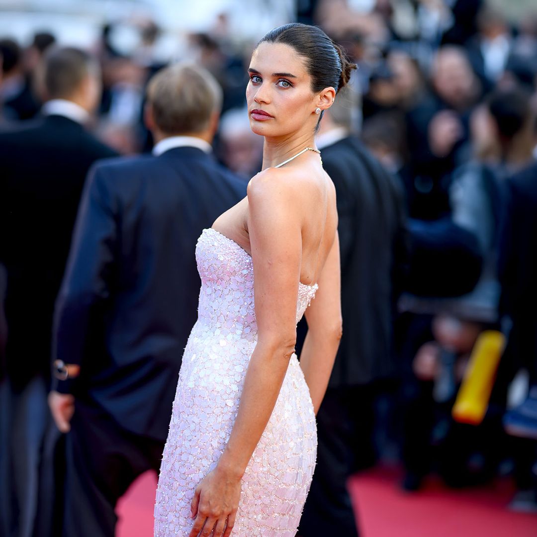 Por qué las invitadas al Festival de Cannes visten tanto de blanco, según nuestras expertas: "puede ayudarnos a conectar con una sensación de calma"