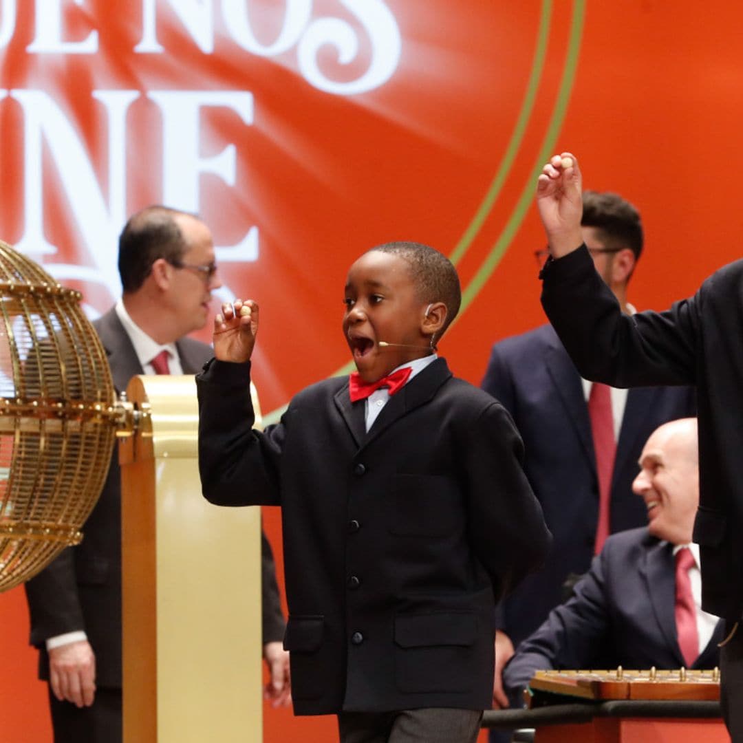 Repasamos los mejores y más emotivos momentos del sorteo de la Lotería de Navidad: del 'te quiero' a la niña de los 'mil euros'