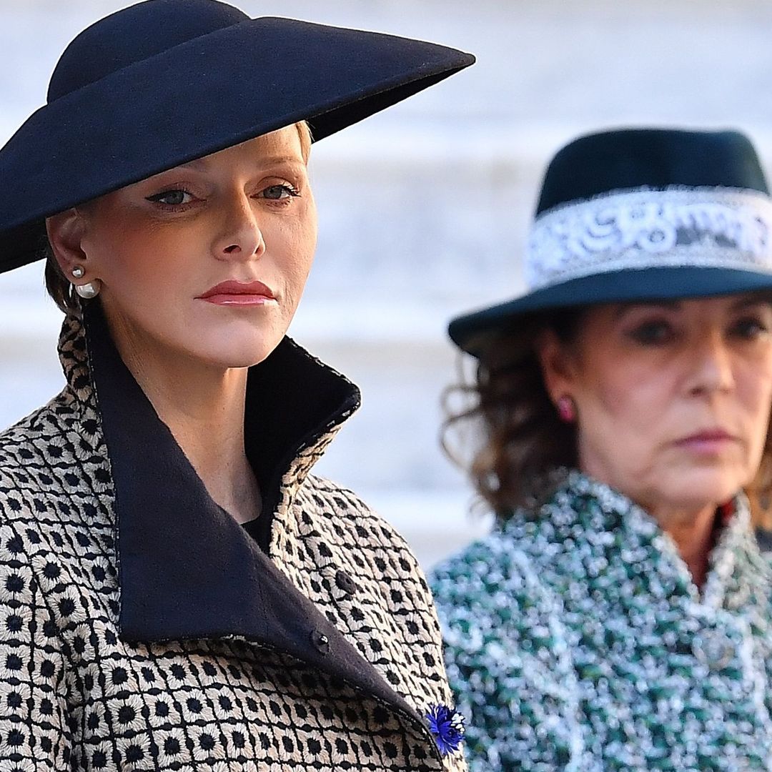 Princesa Carolina y Princesa Charlene rinden homenaje al papa Francisco