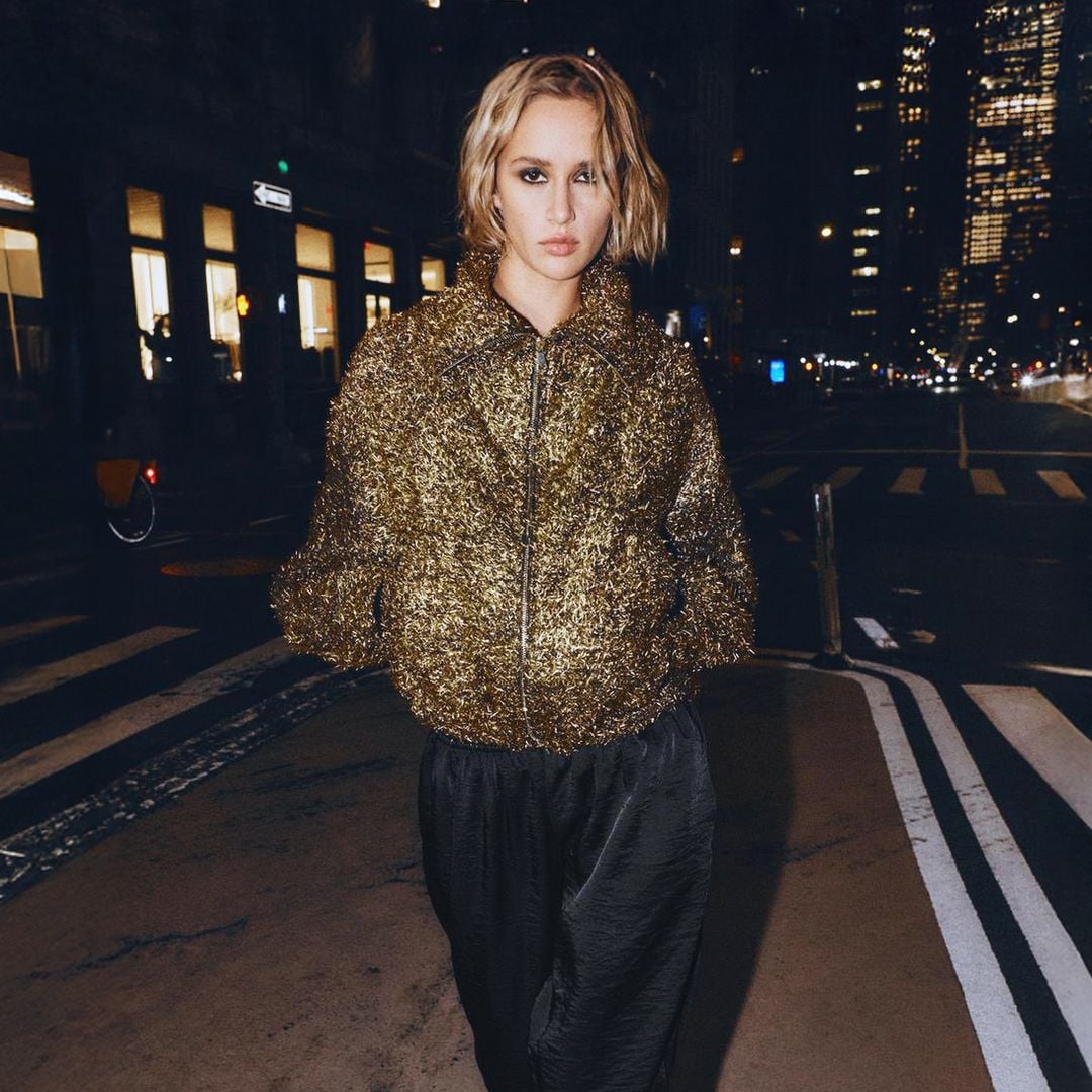 4 chaquetas especiales de Zara para llevar con básicos a las cenas de Navidad y repetir todo el año que viene en la oficina
