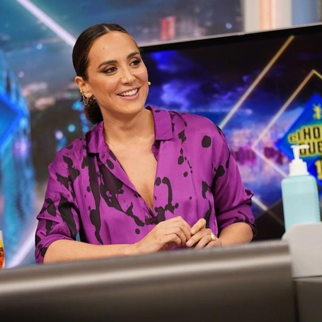 ¿Tienes boda y no quieres llevar vestido? El mono 'arty' de Tamara Falcó es la solución
