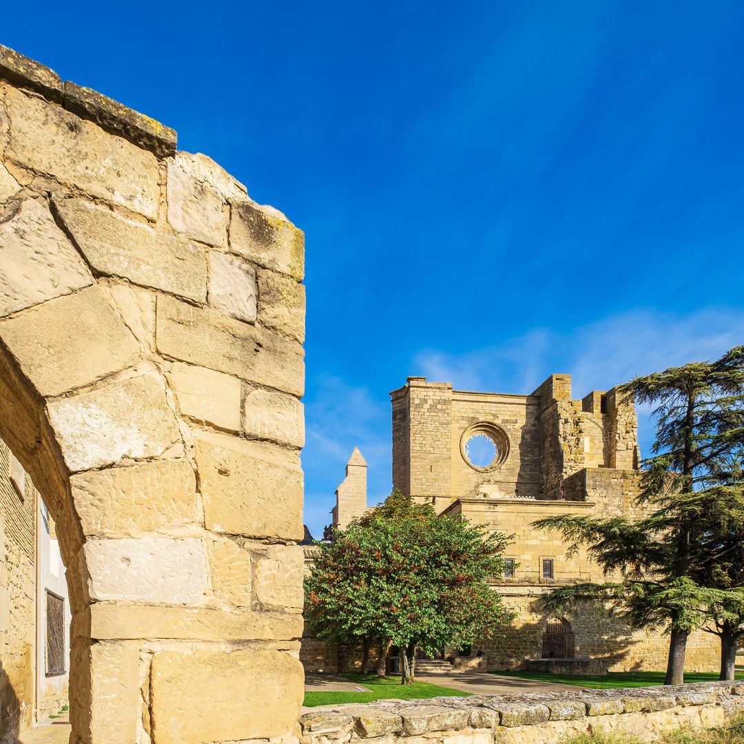 Ruinas de la iglesia de San Pedro de Viana, Camino de Santiago, Navarra