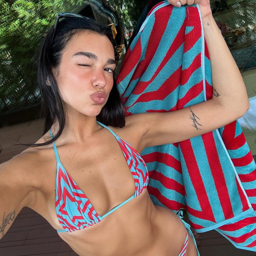 Dua Lipa conquista Sydney con un bikini ultrafavorecedor diseñado por ella misma