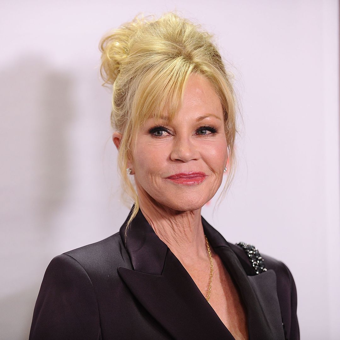 Melanie Griffith posa espectacular durante su retiro en Austria y Stella Banderas contesta cariñosa: "Ideal, mamá"