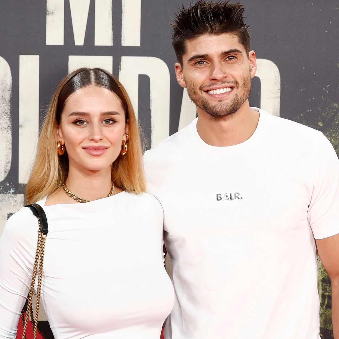 Javier Tudela comparte una nueva foto de su pareja, Marina Romero, ilusionada ante las fechas que se avecinan: "Sí, un mes"