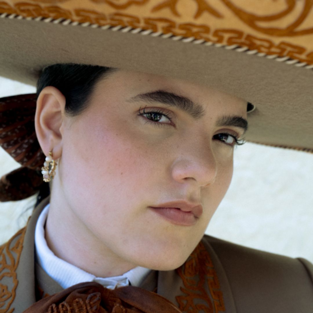 Entre lágrimas de orgullo, Camila Fernández nos habla de la grandeza de 'Una Raya Más Al Tigre', su tercer álbum de mariachi