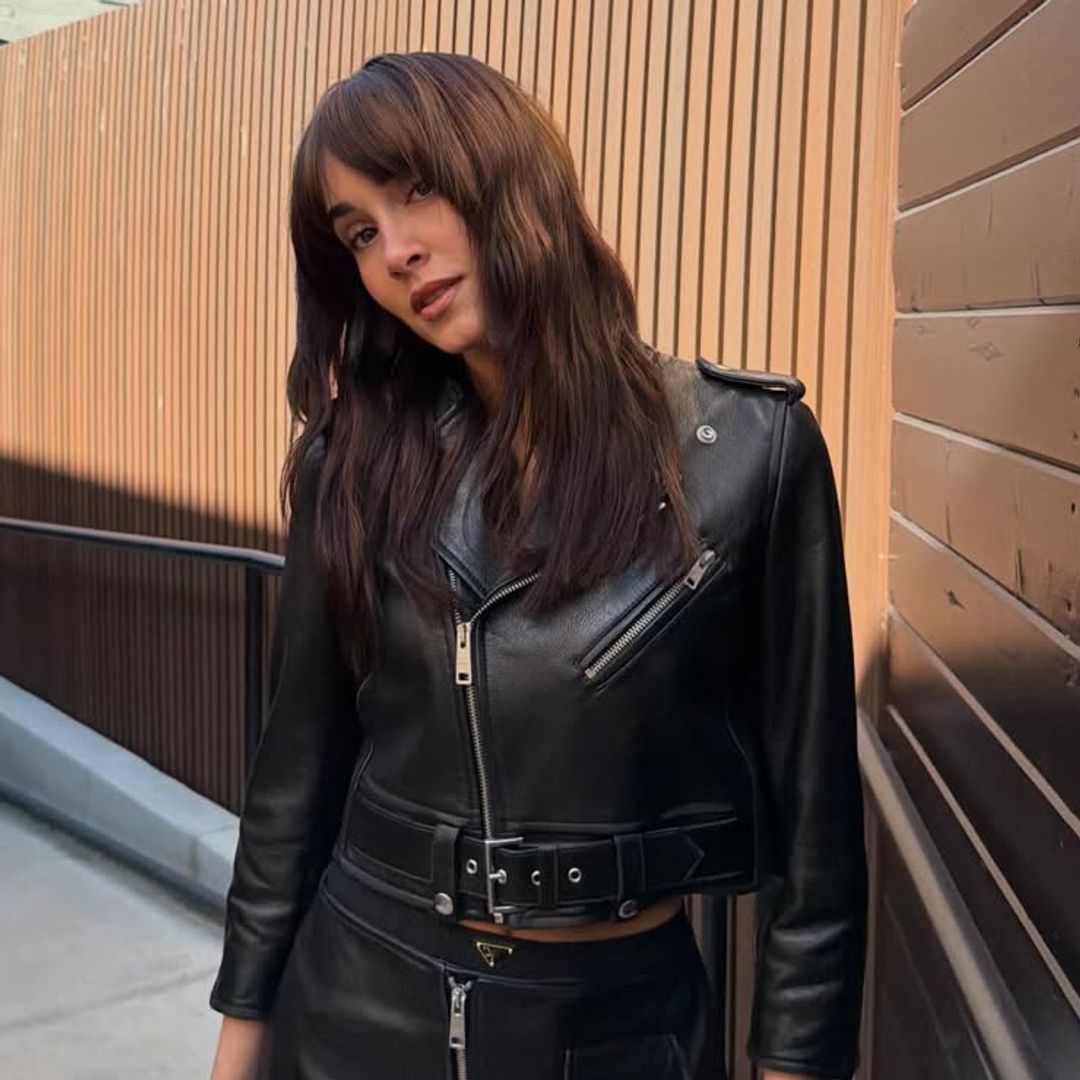 Aitana adelanta la tendencia de pantalones que juraste no volver a llevar (y el truco para que estilicen)