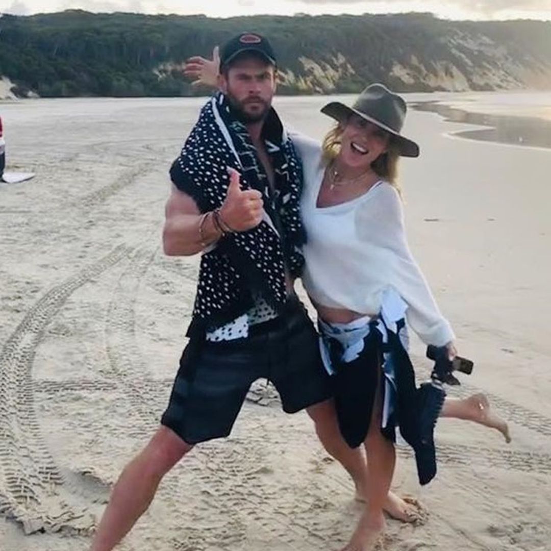 Elsa Pataky y Chris Hemsworth, surf y picnic en la playa con una medusa como invitada