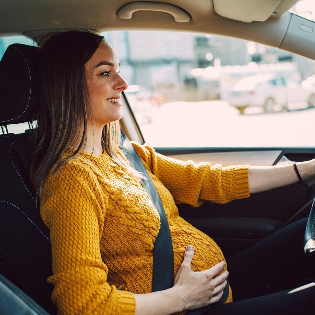 8 consejos para viajar en coche de forma segura durante el embarazo