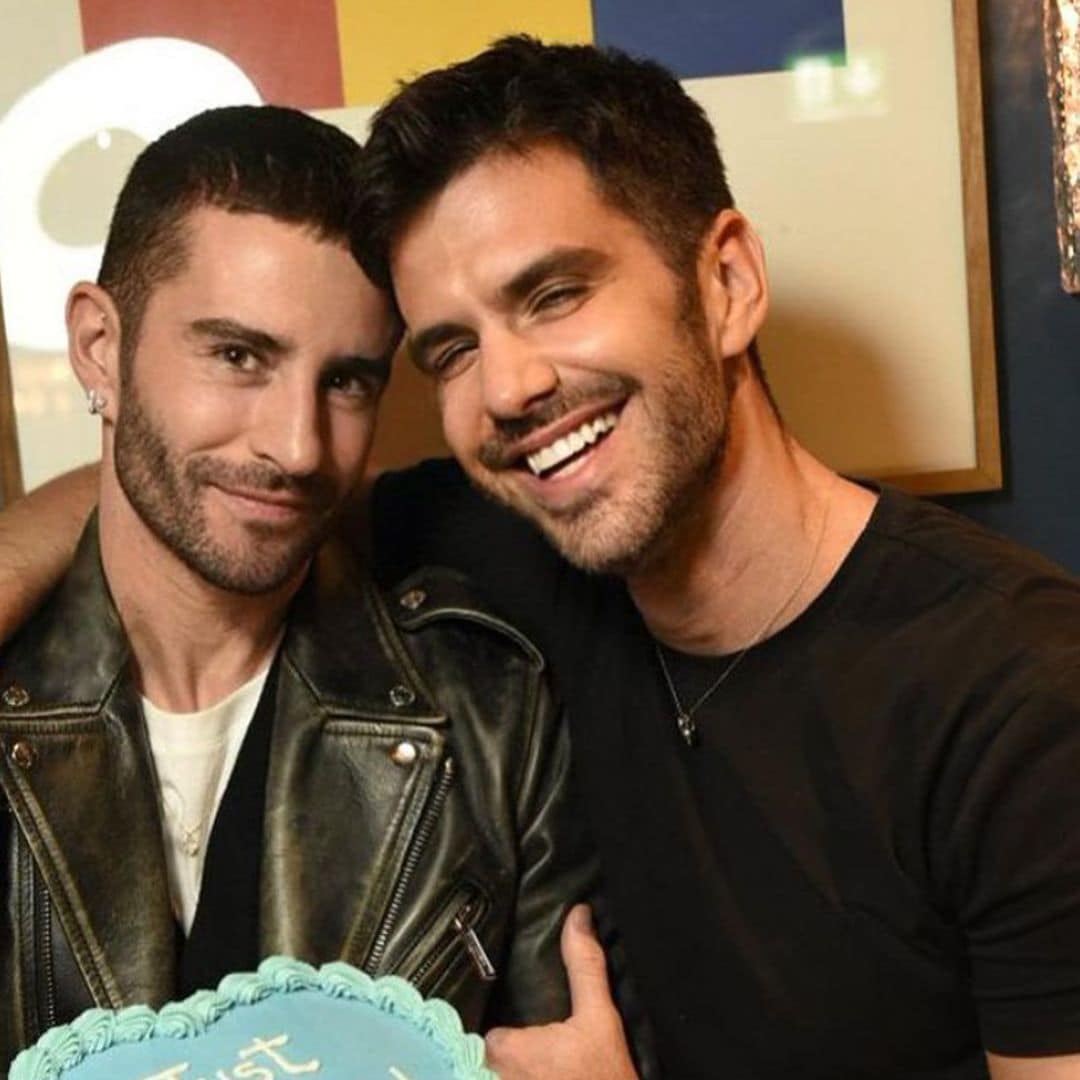 Pelayo Díaz y Andy McDougall organizan una original fiesta para celebrar su divorcio: ‘Exmaridos, pero bien avenidos’