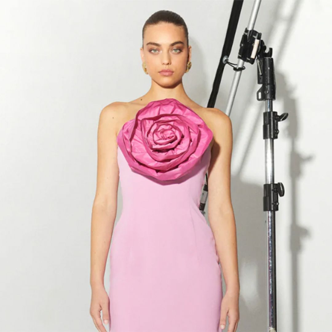 El rosa, el color de las invitadas más atrevidas, se queda en otoño
