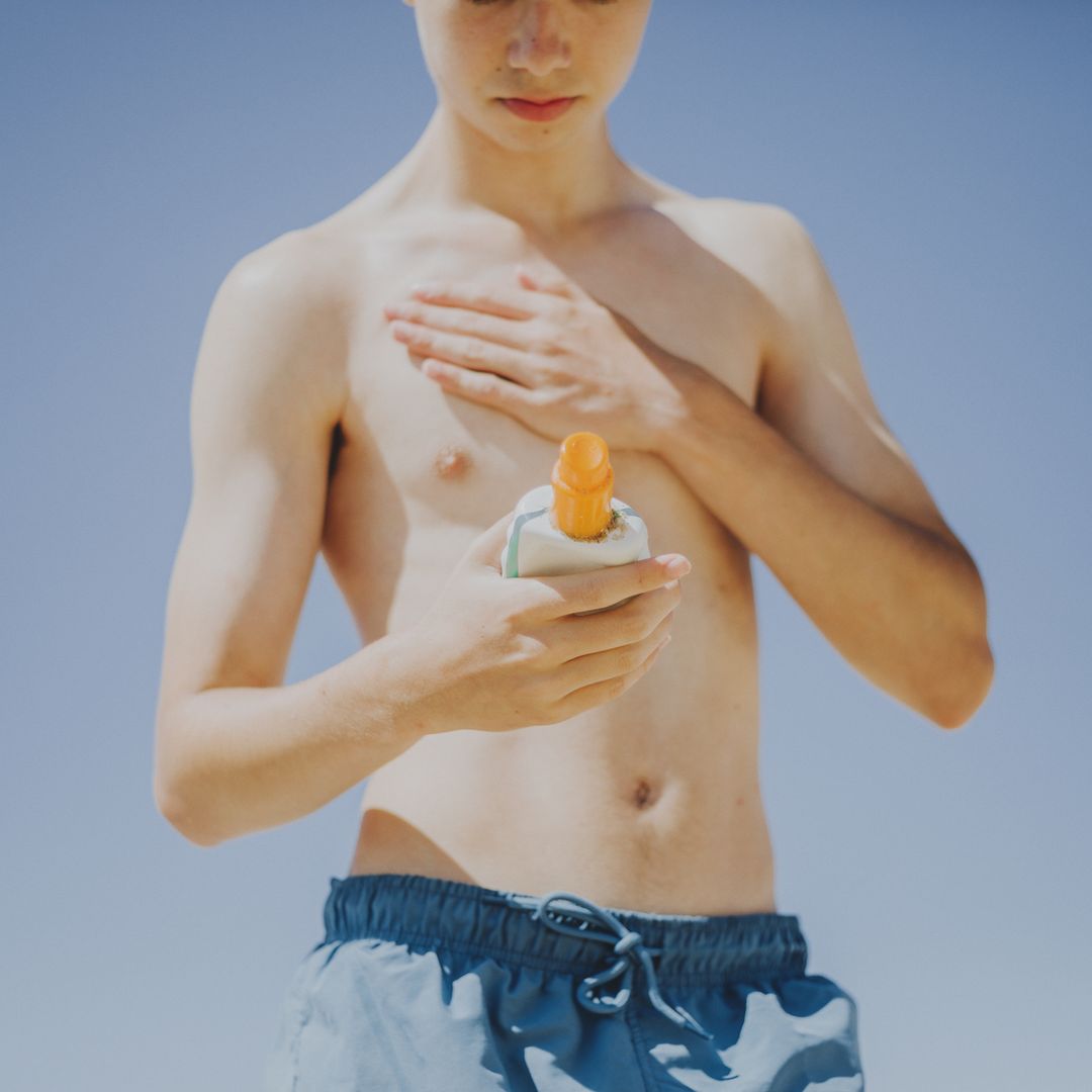 Dr. Eduardo Varas, dermatólogo, sobre cómo conseguir que los adolescentes se protejan del sol: "No desde la obligación, sino apelando a su autocuidado"