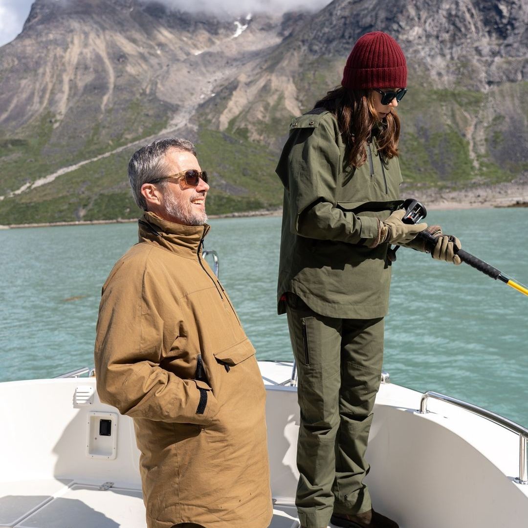 El momentazo de Federico y Mary de Dinamarca pescando con su hijo Vincent rodeados de glaciares