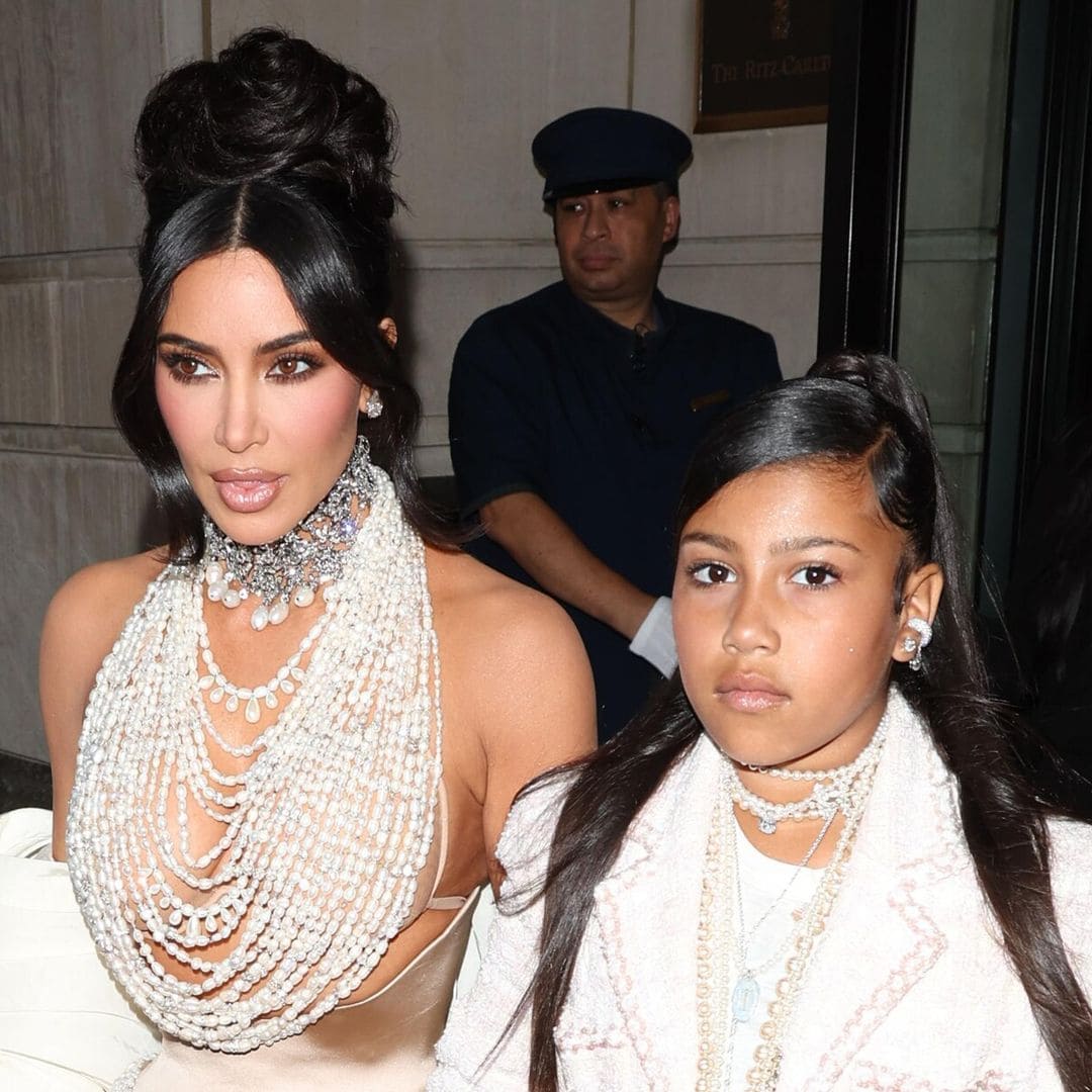 En su debut en la Met Gala, North West salva a Kim Kardashian de una emergencia con su vestido