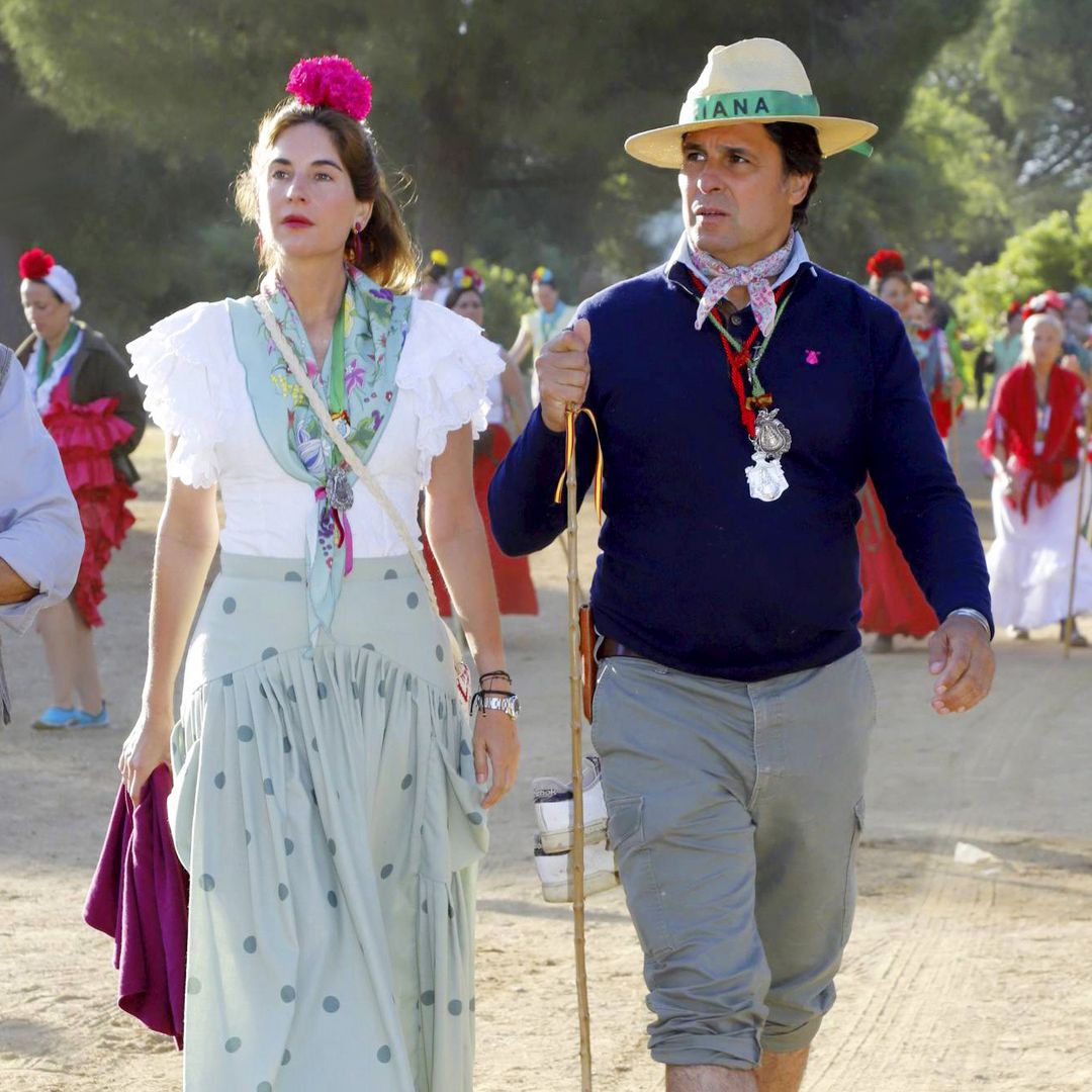 Fran Rivera y Lourdes Montes, un matrimonio enamorado en El Rocío: las imágenes de todos los peregrinos