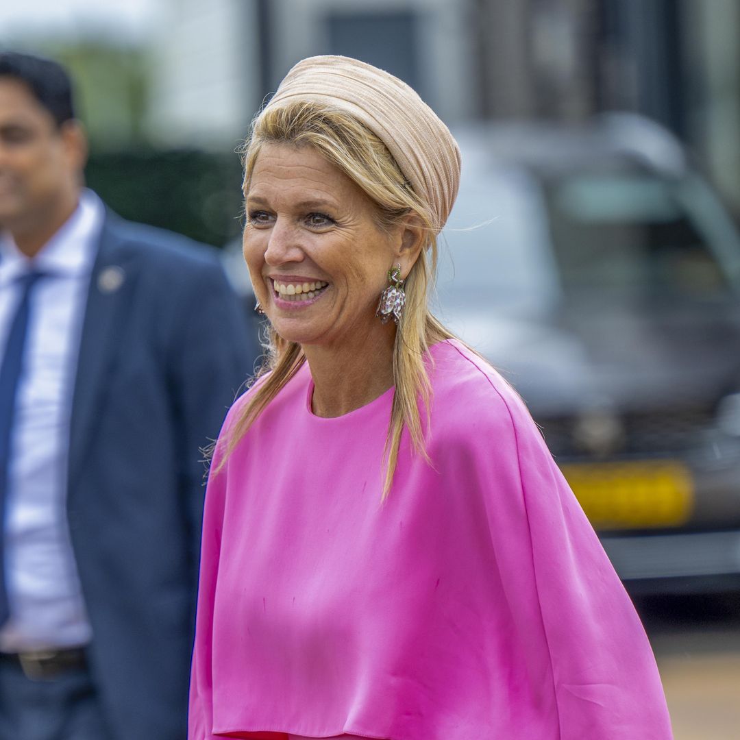El 'look' más llamativo de Máxima de Holanda: un vestido en tono brillante al estilo Barbie