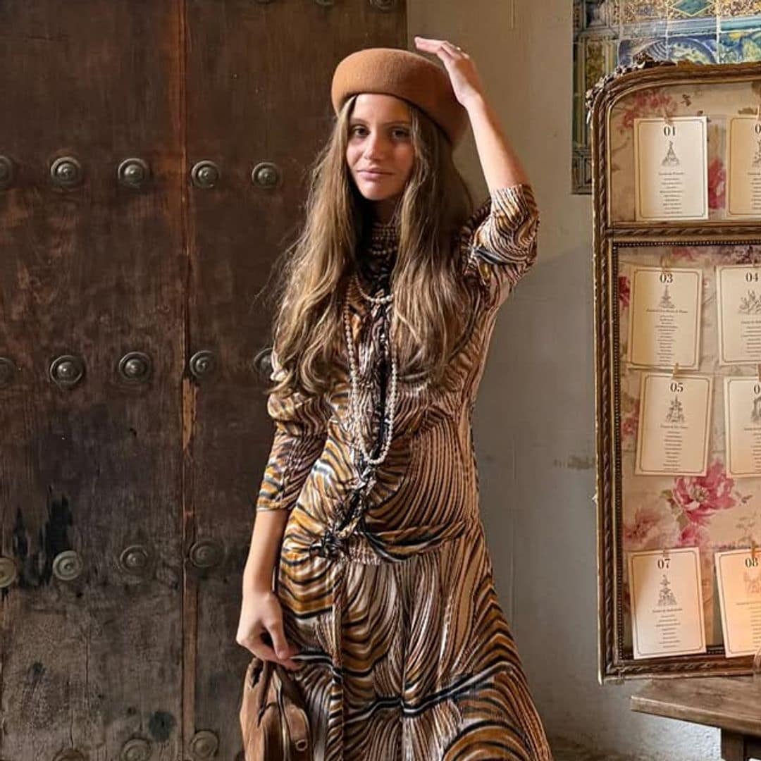 Paula Beneytez, diseñadora: "Un error frecuente es llevar tocados de verano en invierno o, peor aún, no llevarlos"