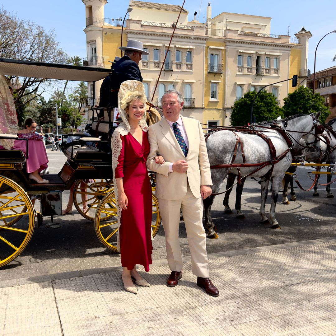 Alejandra Salinas, junto a su marido, en Sevilla