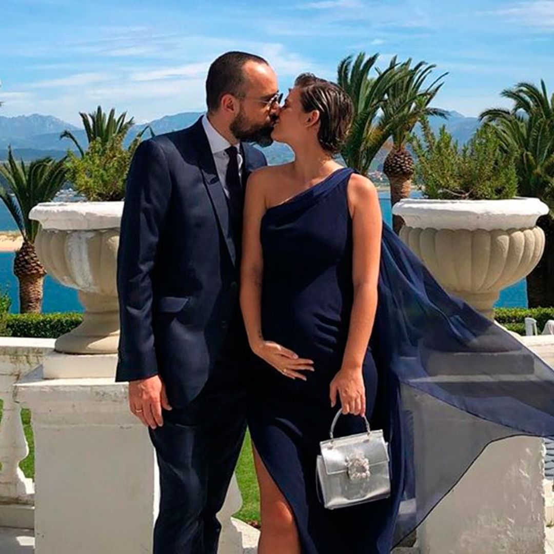 Laura Escanes firma el perfecto look de invitada premamá gracias a... ¡Meghan Markle!