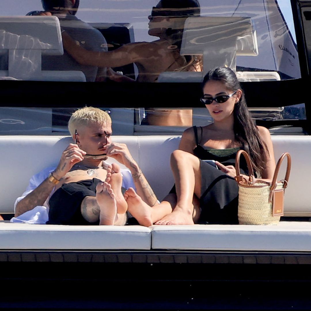 El clan Beckham se unió y junto a las parejas sentimentales de sus hijos alquilaron un barco en Ibiza