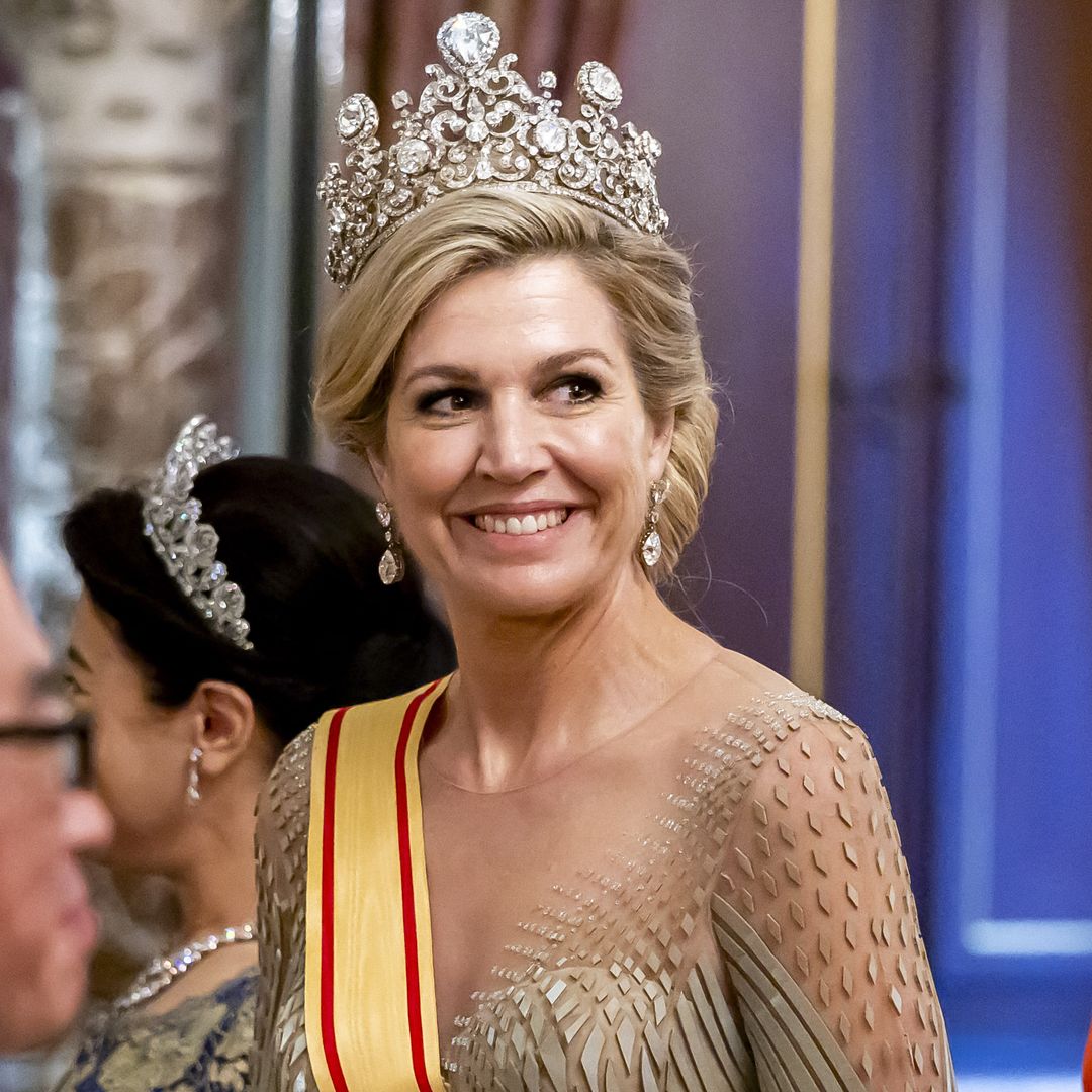 Máxima deslumbra con transparencias, Amalia eclipsa con diamantes y Ariane enciende la noche de rojo: el trío real que convirtió las joyas en protagonistas
