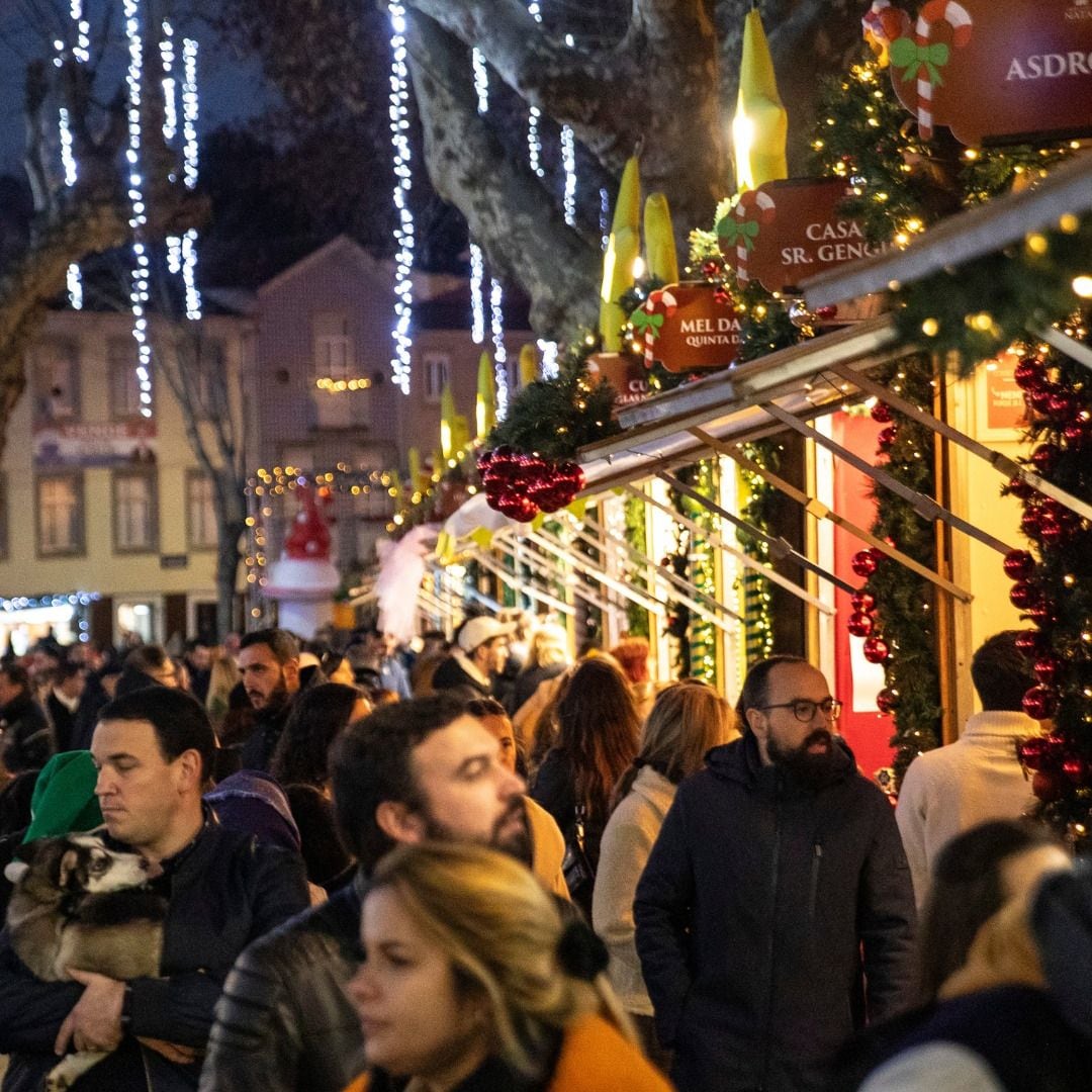 Perlim, el mercadillo y feria navideña más mágica de Portugal que se celebra en un castillo, en la ciudad de Santa María da Feria, cerca de Oporto