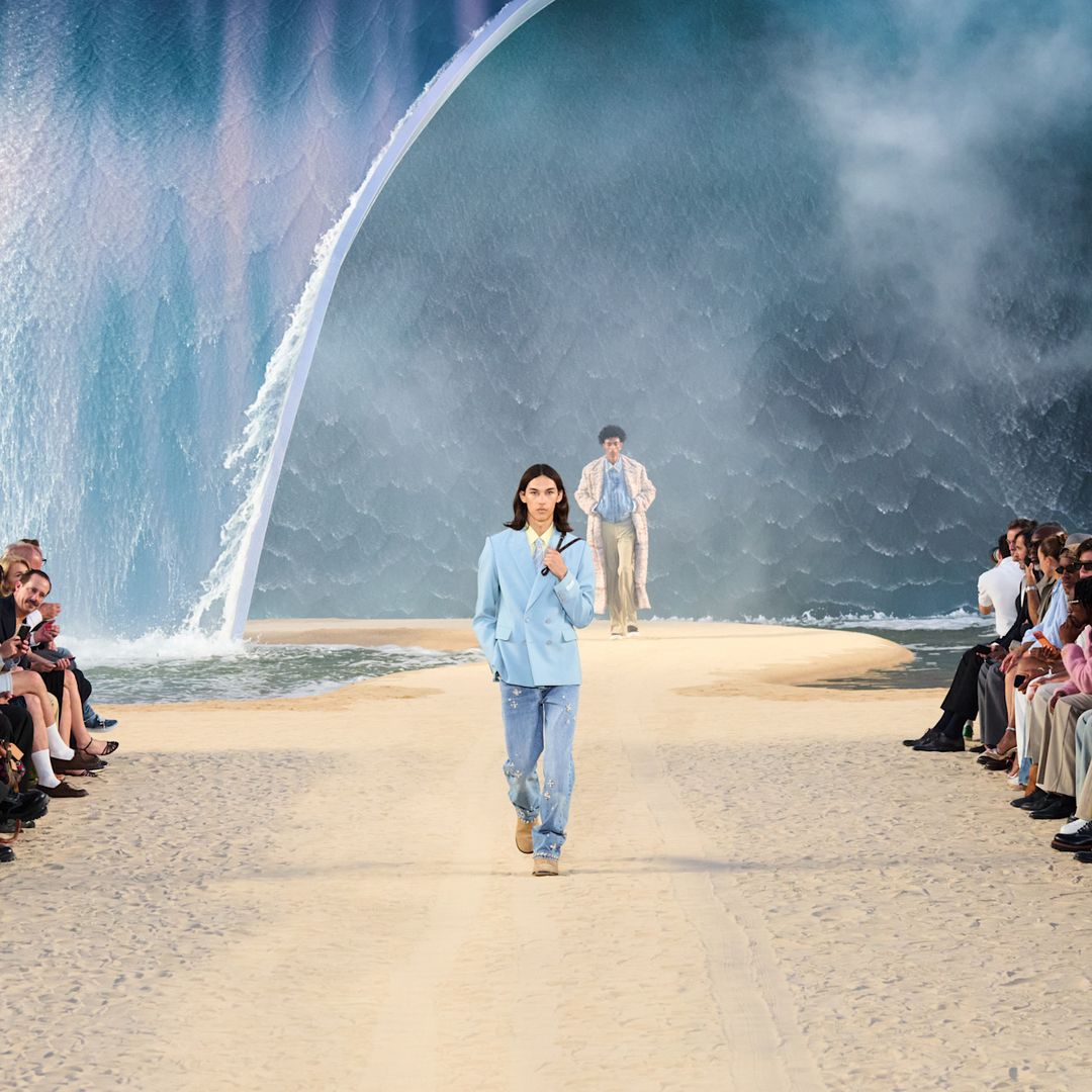 Pharrell Williams hizo lo imposible: creó una playa artificial para presentar la nueva colección de Louis Vuitton